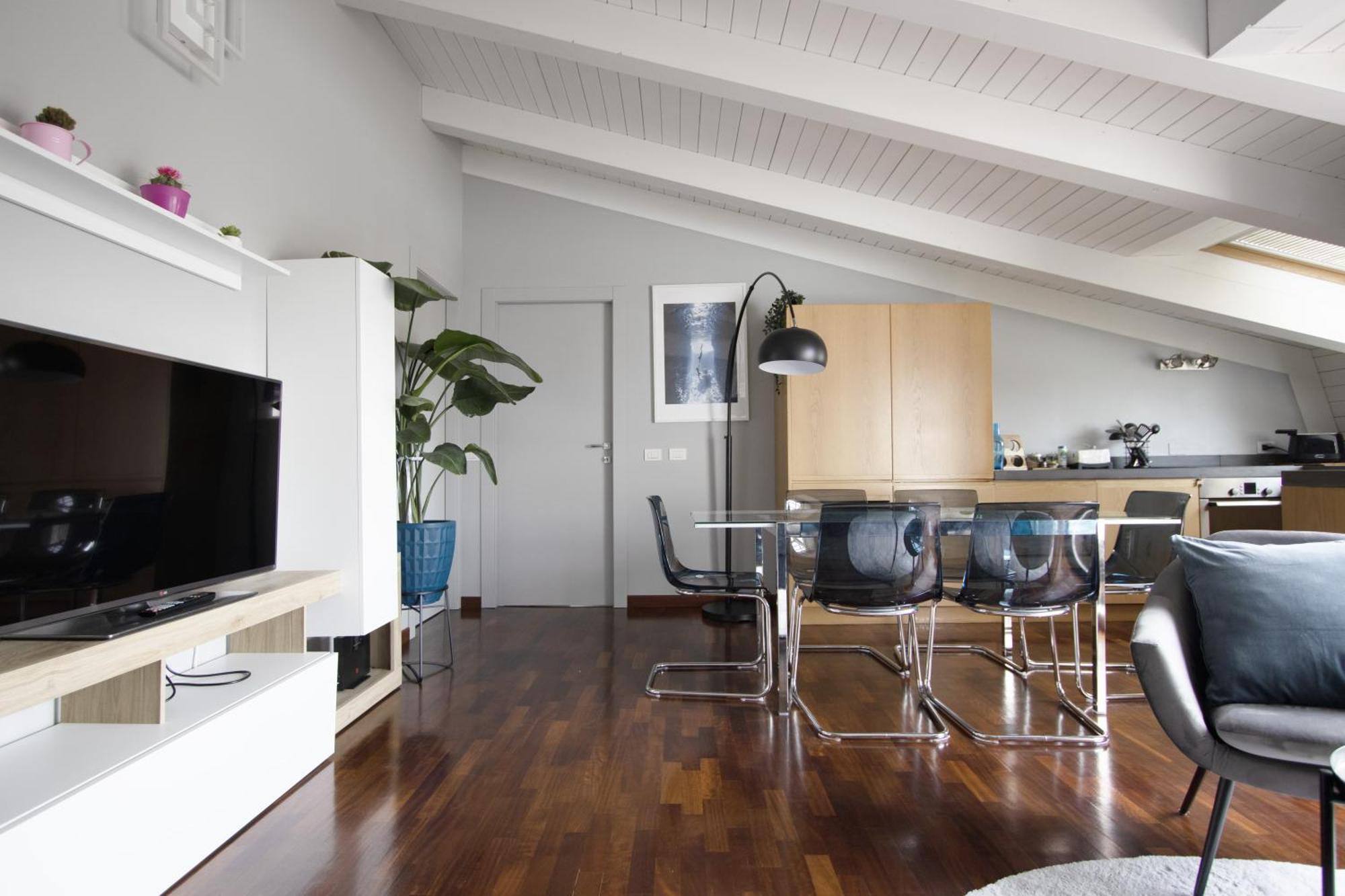 Apartamento Penthouse With Patio & 2 Baths, 10 Min To Duomo Milán Exterior foto