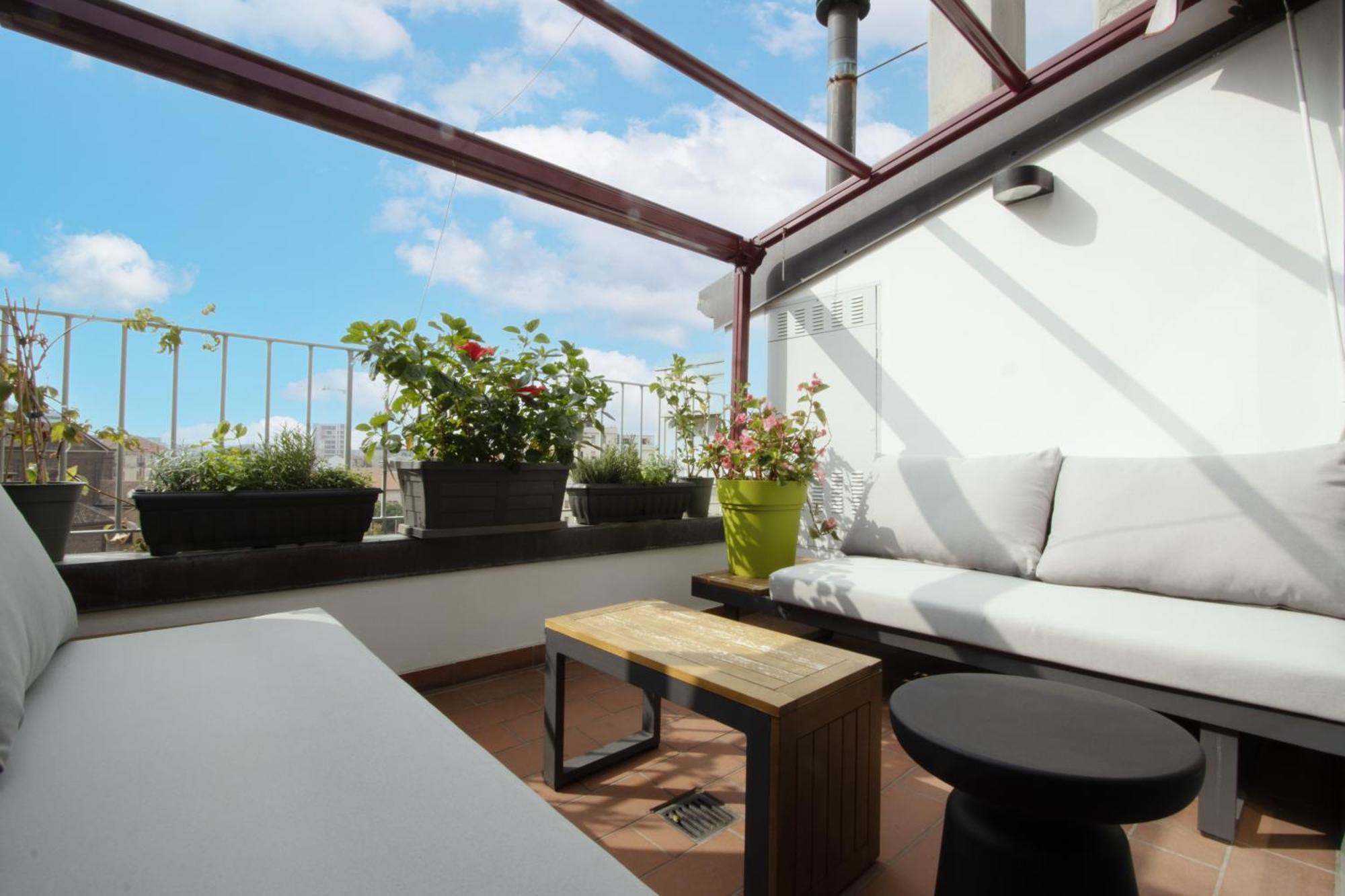 Apartamento Penthouse With Patio & 2 Baths, 10 Min To Duomo Milán Exterior foto