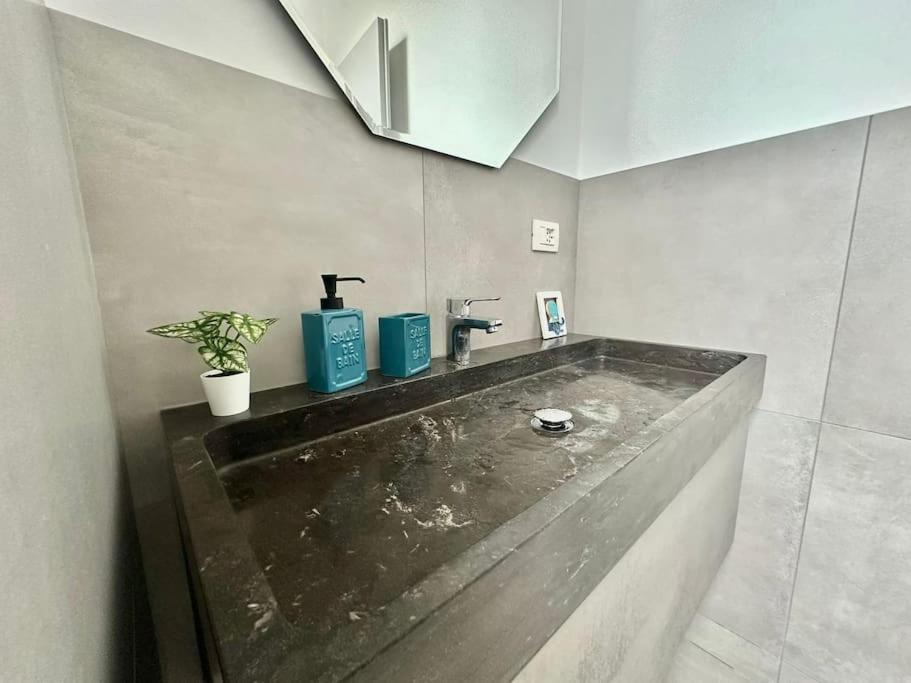 Apartamento Penthouse With Patio & 2 Baths, 10 Min To Duomo Milán Exterior foto